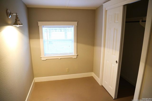 208 S WINSTON LN, Castle Hills, TX 78213