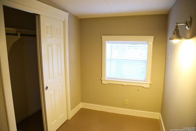 208 S WINSTON LN, Castle Hills, TX 78213