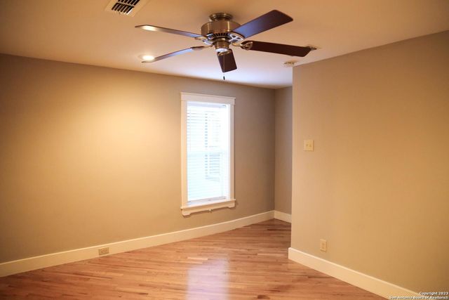 208 S WINSTON LN, Castle Hills, TX 78213