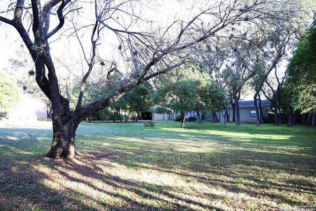208 S WINSTON LN, Castle Hills, TX 78213