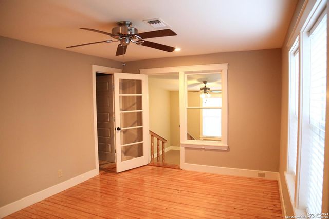 208 S WINSTON LN, Castle Hills, TX 78213
