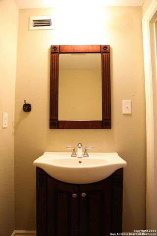 208 S WINSTON LN, Castle Hills, TX 78213