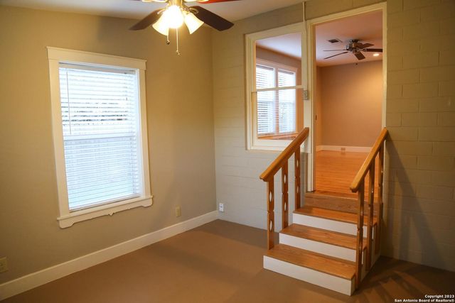 208 S WINSTON LN, Castle Hills, TX 78213