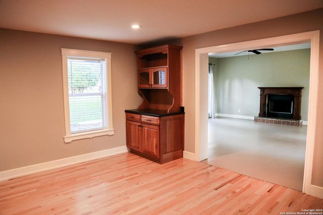 208 S WINSTON LN, Castle Hills, TX 78213