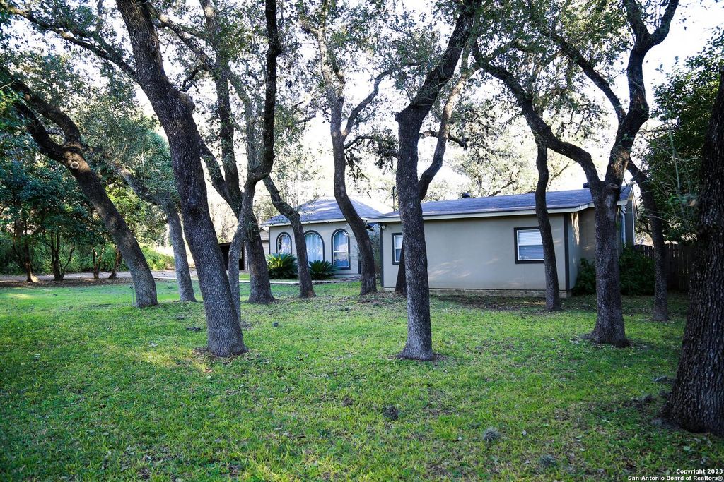 208 S WINSTON LN, Castle Hills, TX 78213