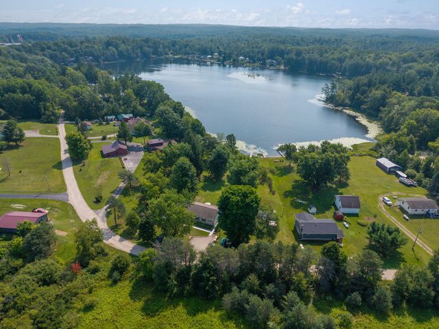 12596 Marilyn Drive, Leroy, MI 49655