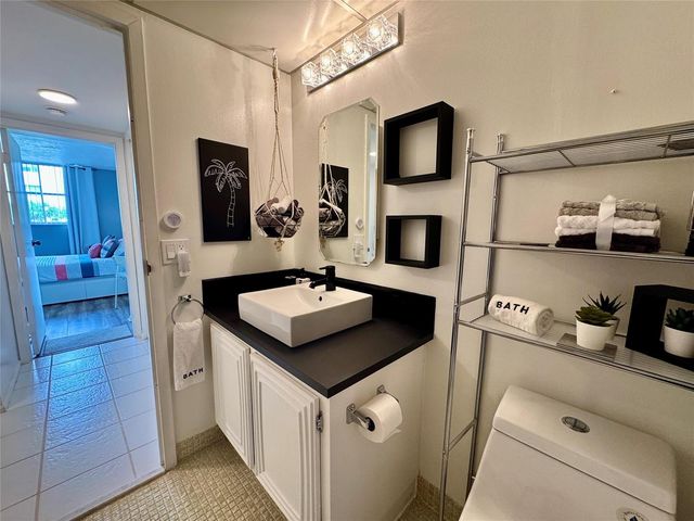 2811 Somerset Drive 206, Lauderdale Lakes, FL 33311