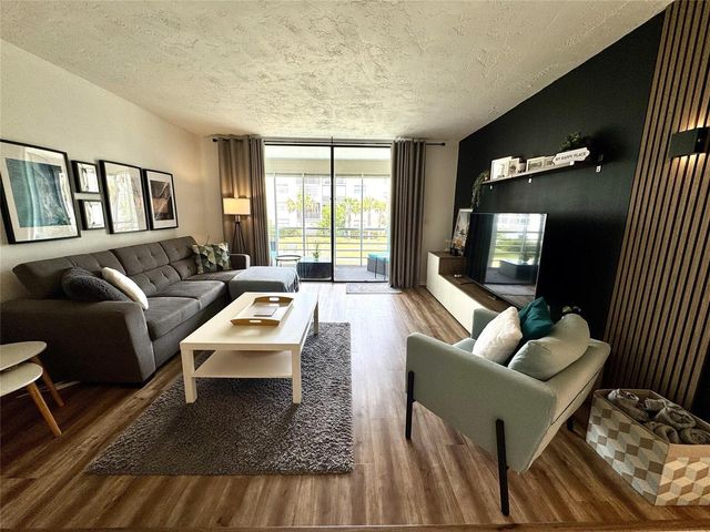 2811 Somerset Drive 206, Lauderdale Lakes, FL 33311