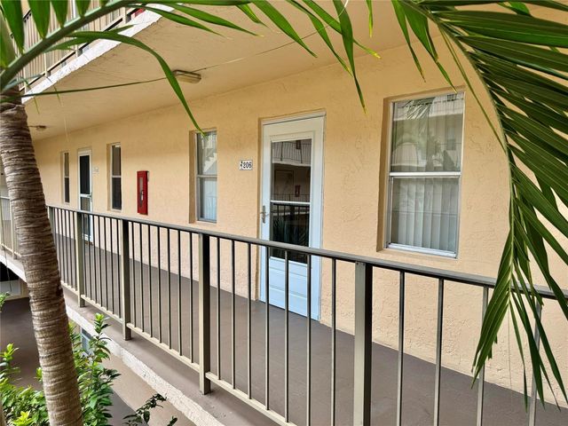 2811 Somerset Drive 206, Lauderdale Lakes, FL 33311