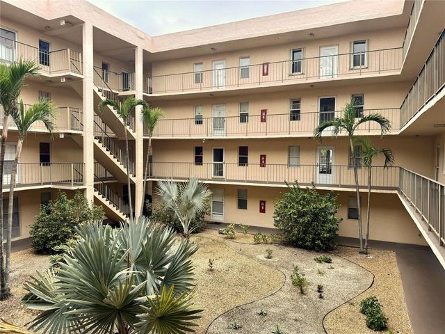 2811 Somerset Drive 206, Lauderdale Lakes, FL 33311