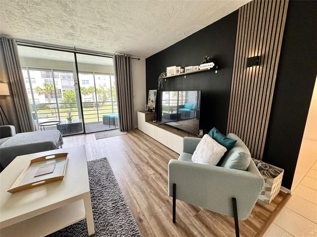 2811 Somerset Drive 206, Lauderdale Lakes, FL 33311