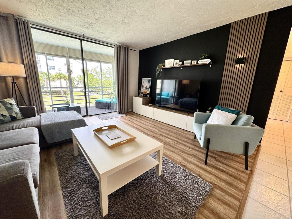 2811 Somerset Drive 206, Lauderdale Lakes, FL 33311