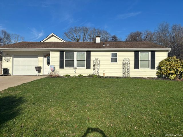 39 Sundial Lane, Bellport, NY 11713