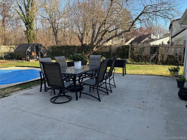 39 Sundial Lane, Bellport, NY 11713