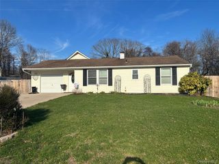 39 Sundial Lane, Bellport, NY 11713
