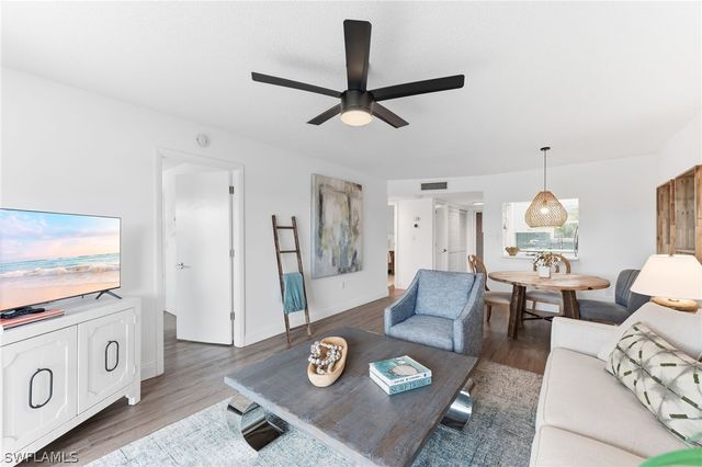 300 Forest Lakes BLVD 312, Naples, FL 34105