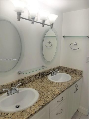 100 Bayview Dr 208, Sunny Isles Beach, FL 33160