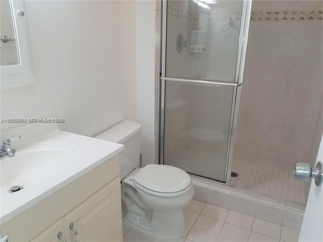 100 Bayview Dr 208, Sunny Isles Beach, FL 33160