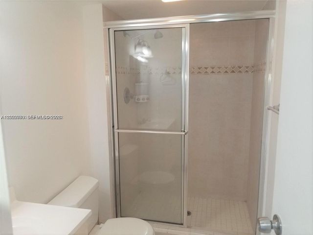 100 Bayview Dr 208, Sunny Isles Beach, FL 33160