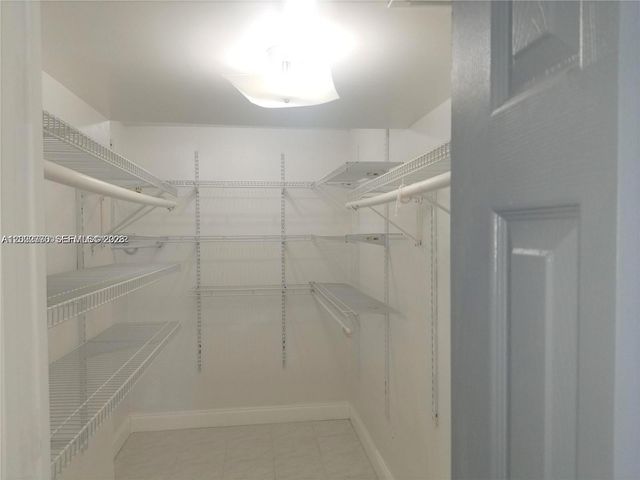 100 Bayview Dr 208, Sunny Isles Beach, FL 33160