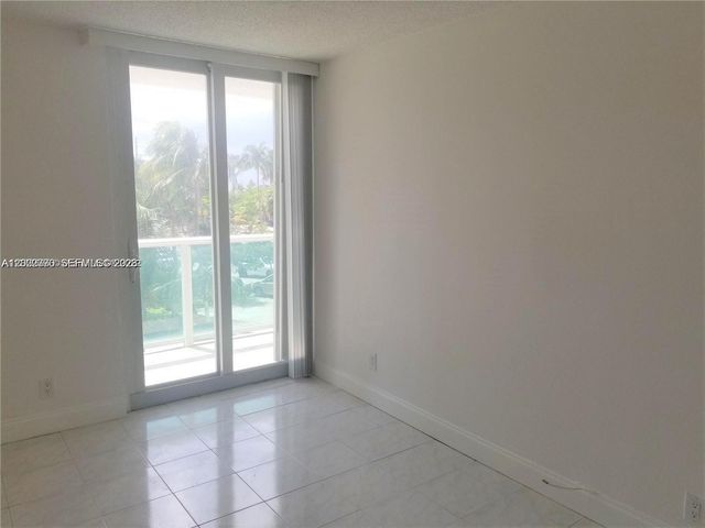 100 Bayview Dr 208, Sunny Isles Beach, FL 33160