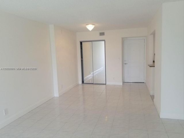 100 Bayview Dr 208, Sunny Isles Beach, FL 33160