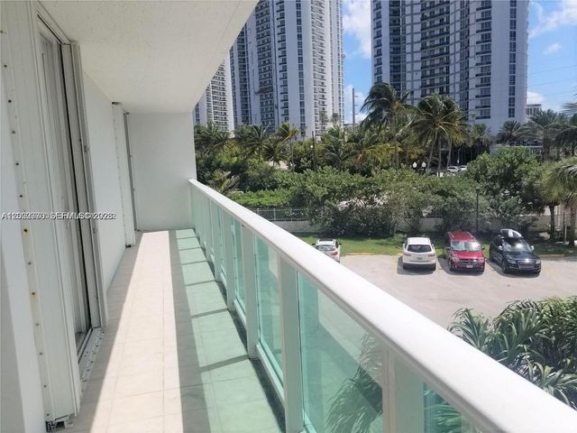 100 Bayview Dr 208, Sunny Isles Beach, FL 33160