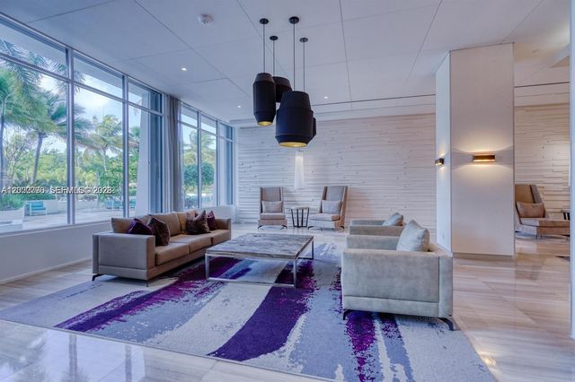100 Bayview Dr 208, Sunny Isles Beach, FL 33160