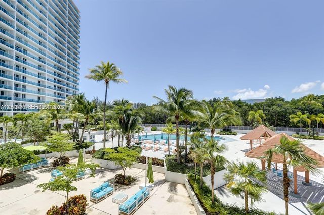 100 Bayview Dr 208, Sunny Isles Beach, FL 33160