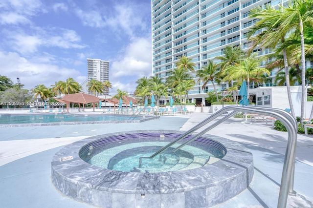 100 Bayview Dr 208, Sunny Isles Beach, FL 33160