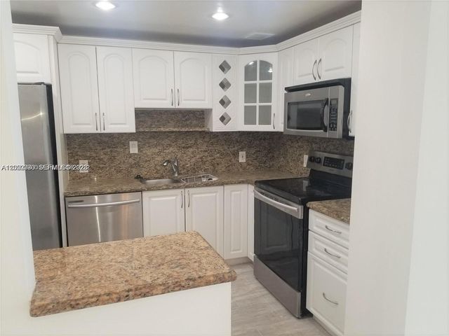 100 Bayview Dr 208, Sunny Isles Beach, FL 33160