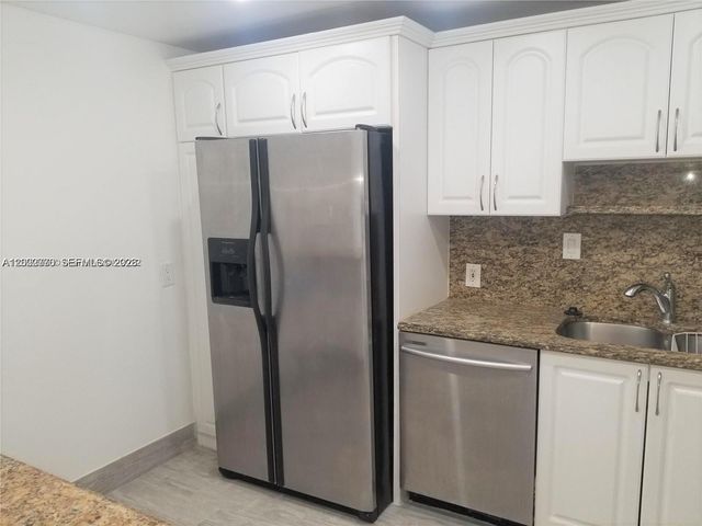 100 Bayview Dr 208, Sunny Isles Beach, FL 33160