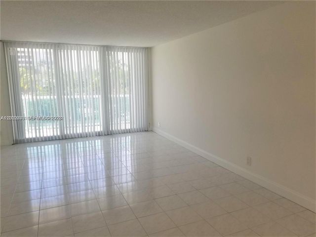 100 Bayview Dr 208, Sunny Isles Beach, FL 33160