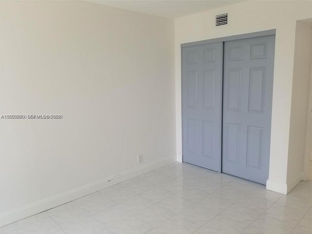 100 Bayview Dr 208, Sunny Isles Beach, FL 33160