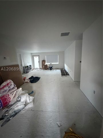 15171 SW 70th St, Miami, FL 33193