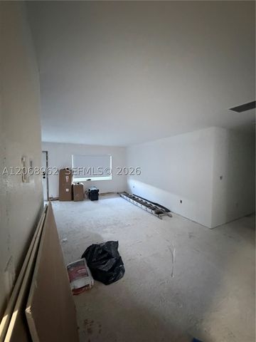 15171 SW 70th St, Miami, FL 33193