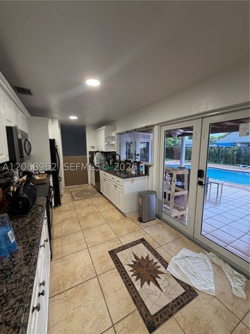 15171 SW 70th St, Miami, FL 33193