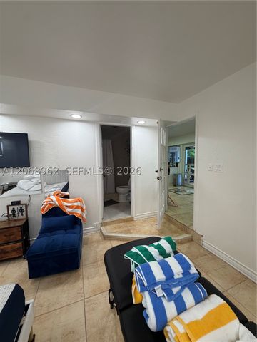 15171 SW 70th St, Miami, FL 33193