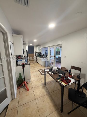 15171 SW 70th St, Miami, FL 33193