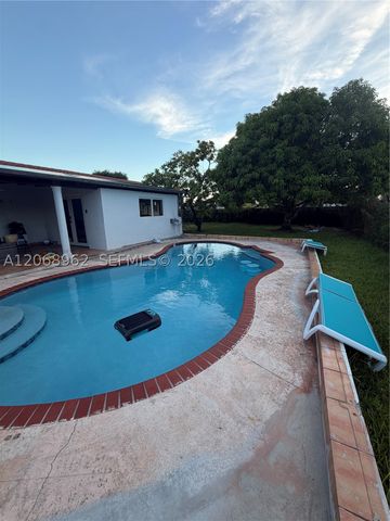 15171 SW 70th St, Miami, FL 33193