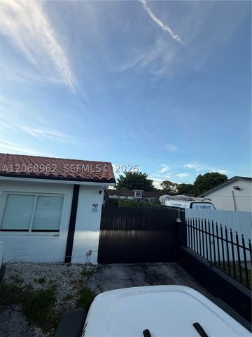 15171 SW 70th St, Miami, FL 33193