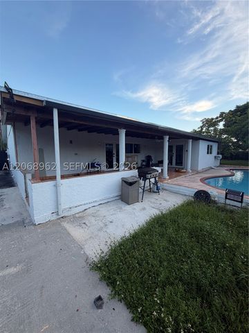 15171 SW 70th St, Miami, FL 33193