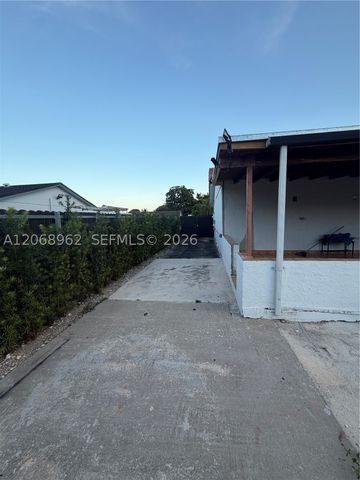 15171 SW 70th St, Miami, FL 33193