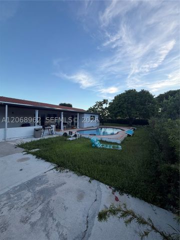 15171 SW 70th St, Miami, FL 33193