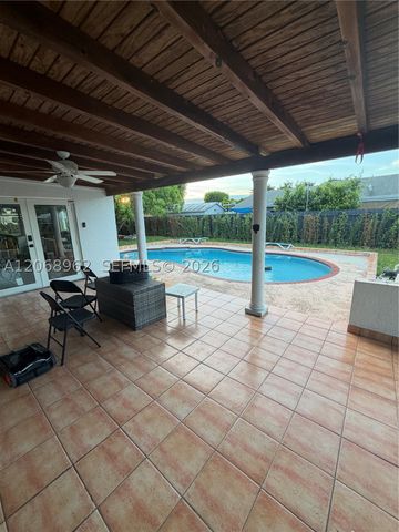 15171 SW 70th St, Miami, FL 33193
