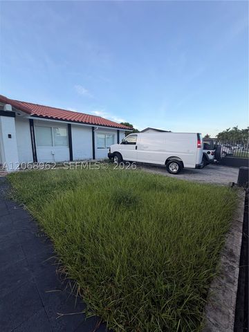 15171 SW 70th St, Miami, FL 33193