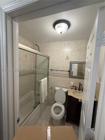 15171 SW 70th St, Miami, FL 33193