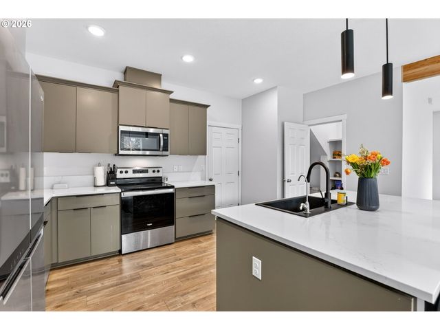 717 Ne 382ND St, La Center, WA 98629