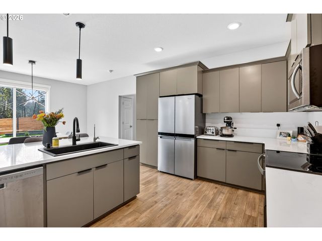 717 Ne 382ND St, La Center, WA 98629