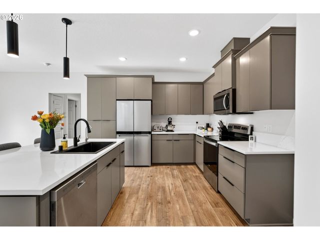 717 Ne 382ND St, La Center, WA 98629